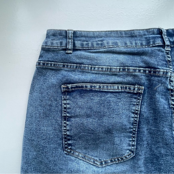 Plus size rainbow heart distressed jean shorts - Picture 9 of 14